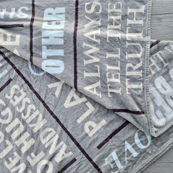 Family Rules pattern fleece microfiber blanket 50 x 58" pre loved - Picture 10 of 11